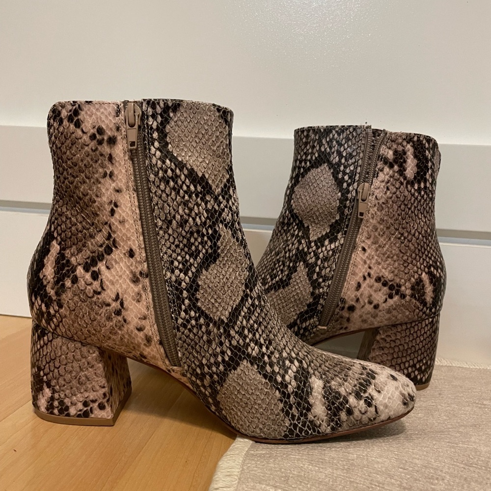 Chinese Laundry Boots 8.5